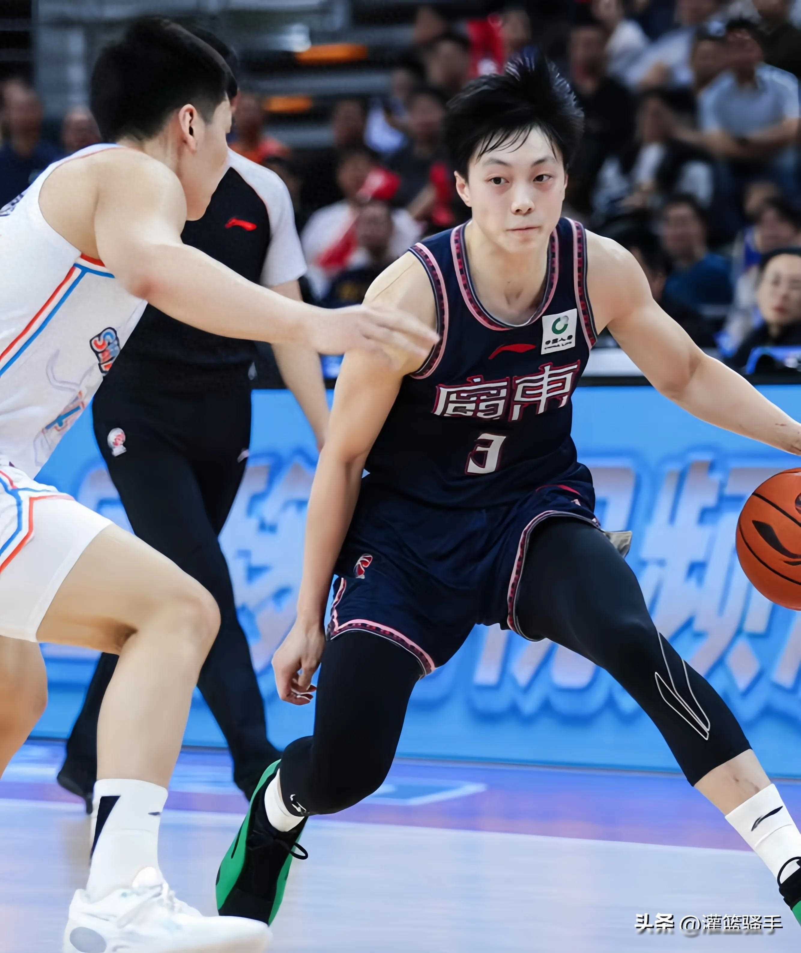 包含布鲁克林篮网迎CBA常规赛关键赛，转会期外线爆发，话题不断，数据趋势出现新变化的词条